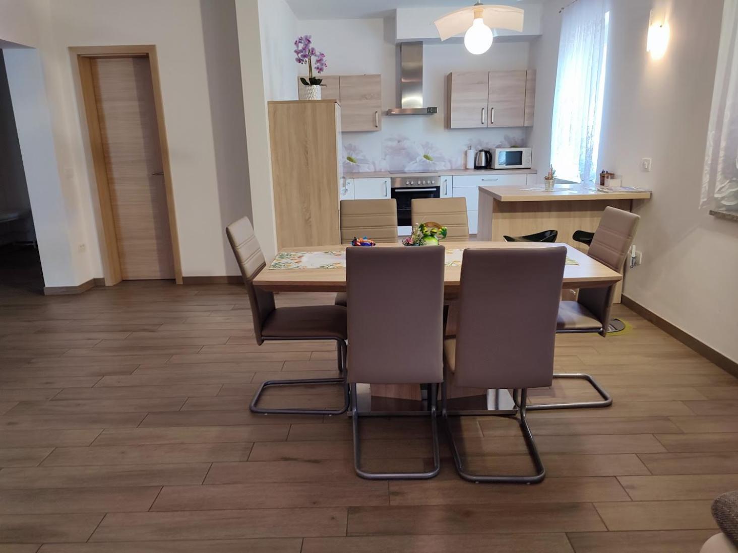 Apartments And Wellness Jelovca ラドヴリツァ エクステリア 写真